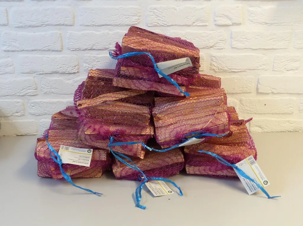 Anzündholz aus Nadelholz – 6 × 3 kg – ofengetrocknet – im Netz – für Kamin und Holzofen – Bild 1
